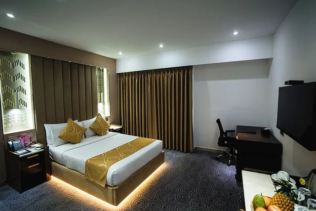 Deluxe King Room, Unique Regency Hotel Dhaka 6/12