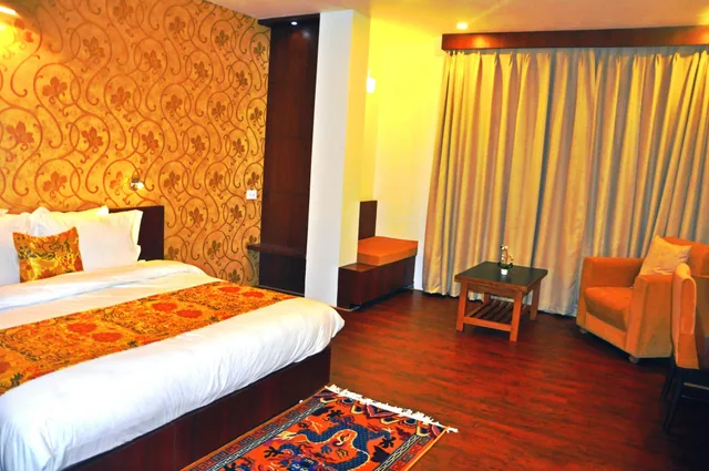 غرفة بريميوم بسرير كينج بإطلالة على الجبل، The Golden Crest 3/3