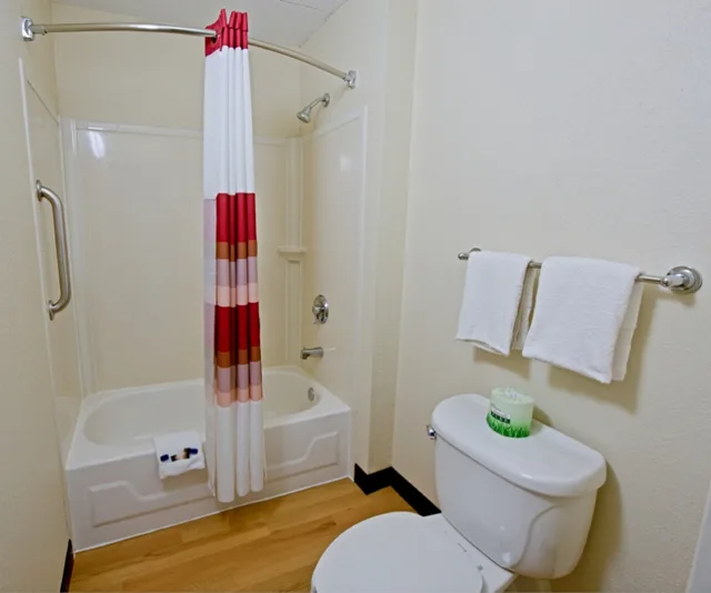 غرفة قياسية بسرير كينج، Red Roof Inn North Charleston Coliseum 4/5