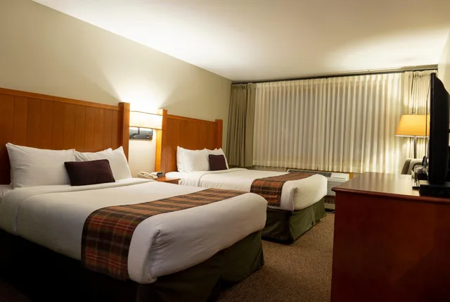 غرفة بسريرين كوين، WHISTLERS INN 2/4