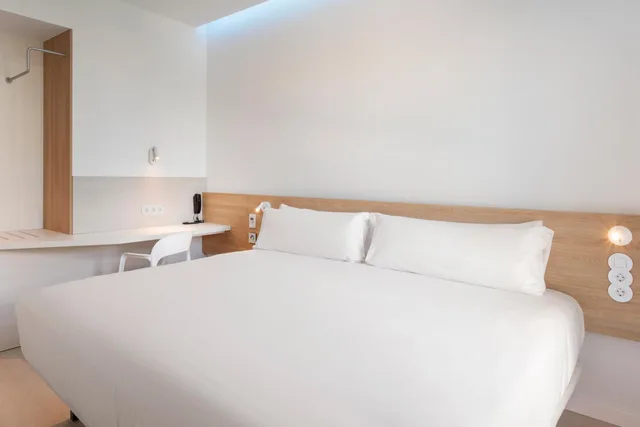 غرفة ديلوكس بسرير مزدوج، B&B HOTEL Lleida 1/7