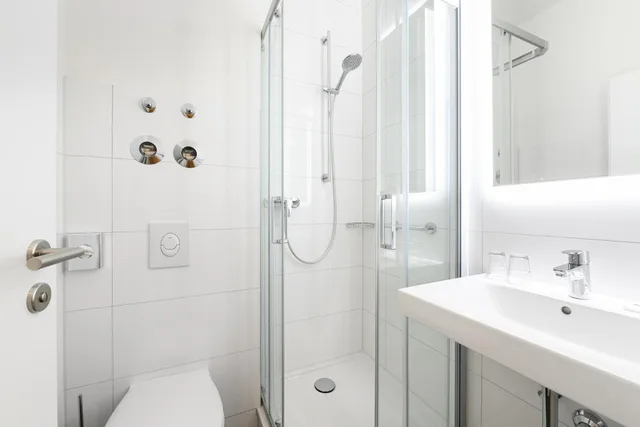 غرفة بسريرين منفصلين بشرفة، HOTEL OLYMPIA SCHIESSANLAG 6/6