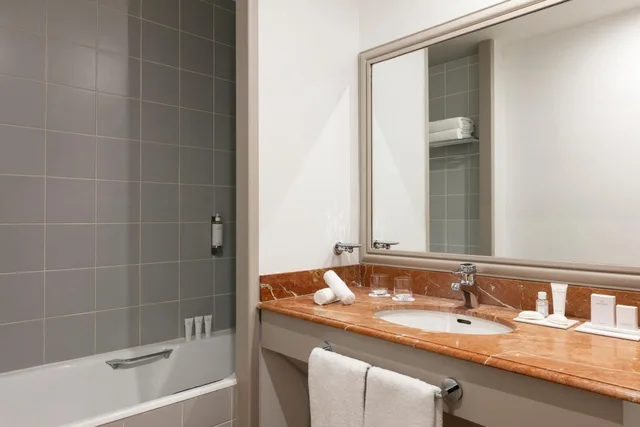 Deluxe, Lake Side, Balcony، Hotel Barriere Le Grand Hotel Enghien Les Bains 3/4