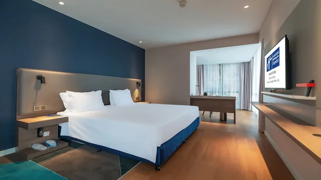 Standard, King Bed, Extra Floor Space, Holiday Inn Express Nanjing Jiangbei Yushan 4/6