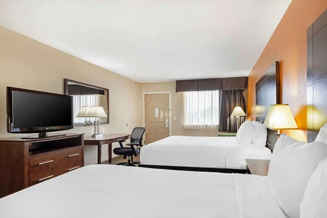 غرفة خارجية قياسية بسريرين كوين في طابق مرتفع، Best Western Inn & Suites New Braunfels 1/6