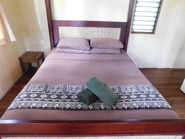Bure, 1 Queen and 1 Single Bed, Water View، Rainforest Eco Lodge 3/4