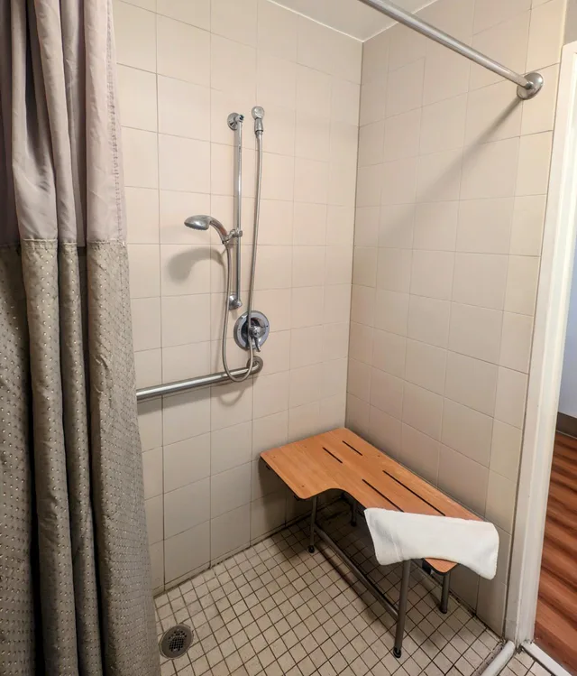 غرفة بسرير مزدوج يُسمح فيها بالحيوانات الأليفة لذوي الإعاقة، Econo Lodge Idaho Falls, ID 4/4