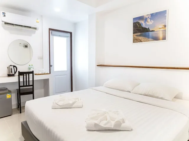 Deluxe, Queen Bed, Grand Sattahip Hotel 1/4