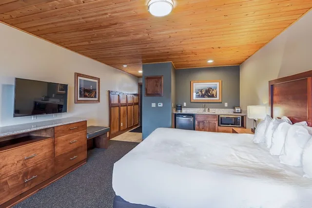 استوديو بريميوم بسرير كينج بإطلالة على الجبل، Eagle Ridge Resort 1/3
