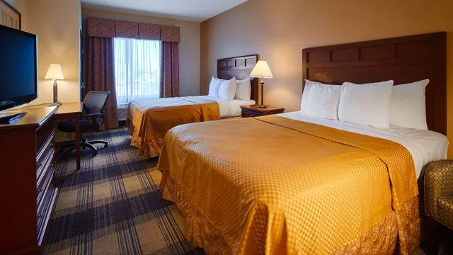 Hai, 2 Queen Beds، Best Western Lockhart Hotel & Suites 1/2