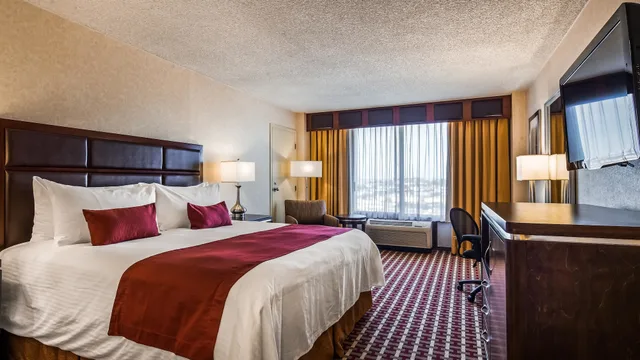 غرفة قياسية بسرير كينج، Best Western Plus Grosvenor Airport Hotel 1/5