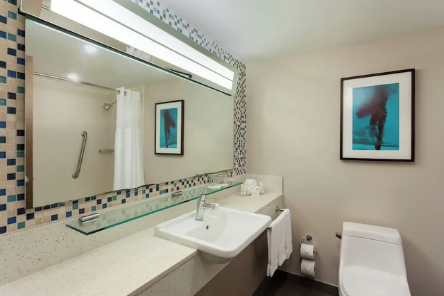 غرفة قياسية بسريرين كوين، Courtyard Isla Verde Beach Resort 5/5