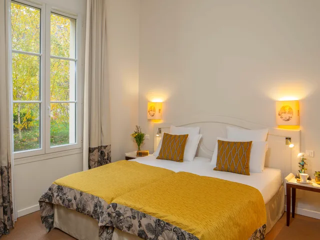 غرفة قياسية بسريرين منفصلين وسرير كوين، Mercure Rambouillet Relays du Chateau 1/5