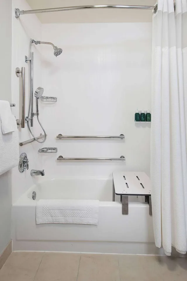 جناح بسرير كينج بغرفة نوم واحدة مع أريكة لذوي الإعاقة، Sonesta Select Seattle Bellevue Redmond 3/3
