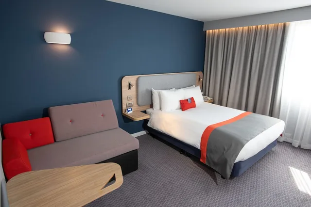 غرفة بسرير مزدوج مع أريكة، Knowsley Inn and Lounge 2/3
