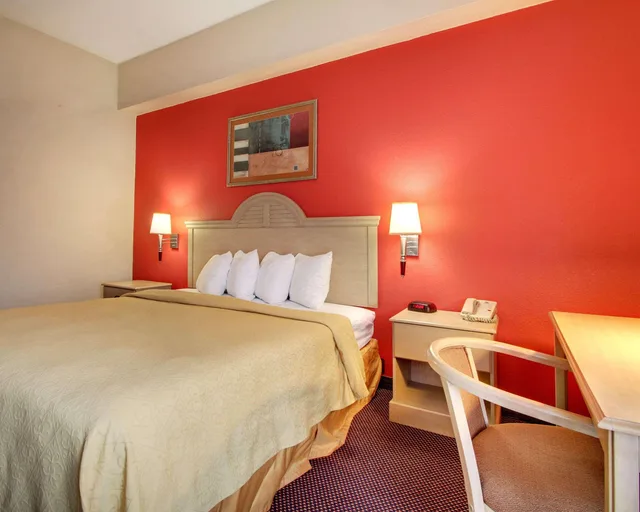 جناح بسرير كينج، Quality Inn & Suites Hattiesburg North 1/5