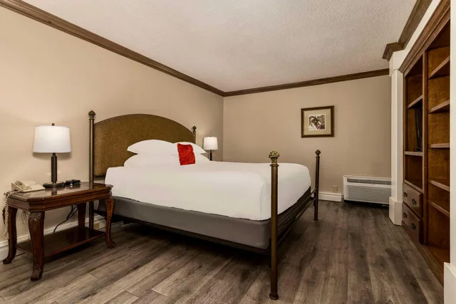 جناح، Red Lion Hotel Pocatello 1/2