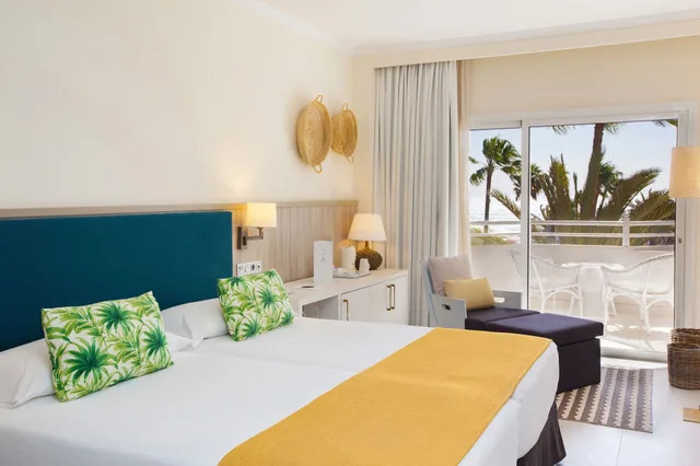 غرفة ديلوكس بسرير مزدوج بشرفة، Corallium Dunamar by Lopesan Hotels - Adults Only 2/3