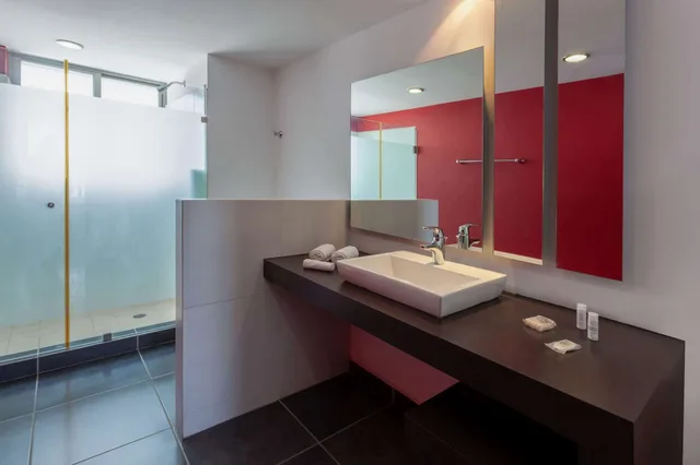 Master, Suite, 2 Queen Beds, Ocean View، Ramada by Wyndham Acapulco Hotel and Suites 3/4