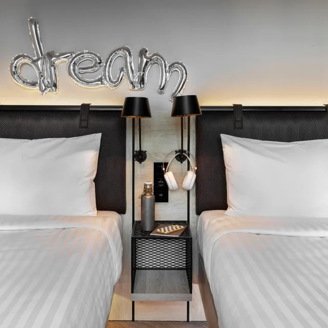 Moxy Sleeper, Guest Room, Twin Beds, Moxy Lille City 2/3