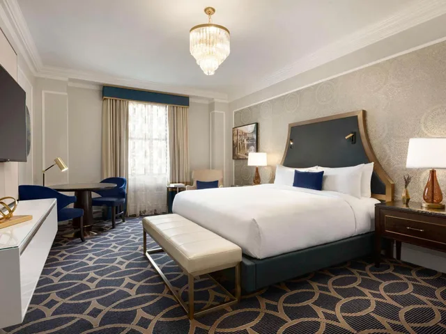 1 Bedroom, Fairmont Gold, Suite, King Bed, Lounge Access، Fairmont Hotel Vancouver 2/3