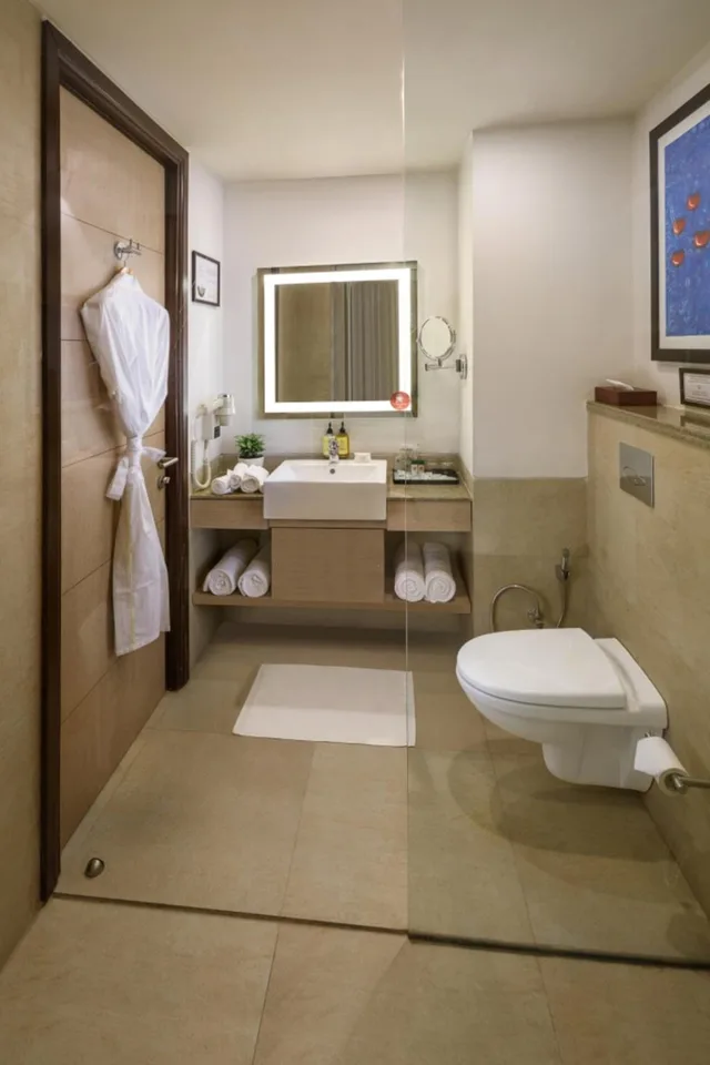 جناح بسرير مزدوج، Sandal Suites Op. By Lemon Tree Hotels 2/2