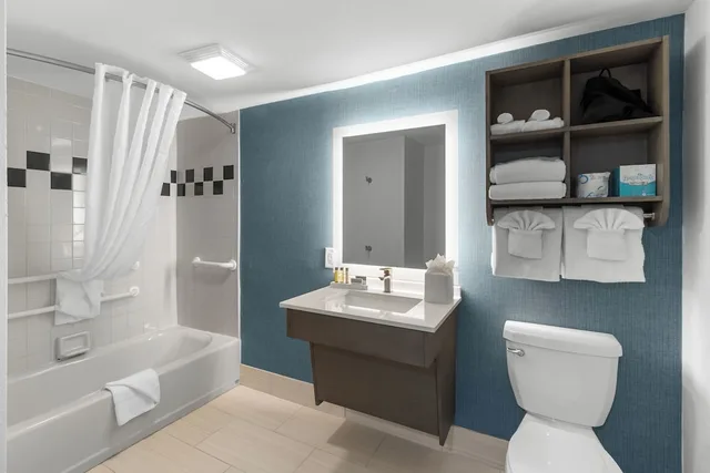 Efficiency, Pinnacle, Deluxe, King Bed, Ocean Front, Accessible، Compass Cove Resort 5/5