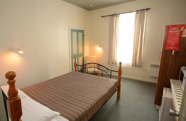 Economy, Double Bed, Shared Bathroom, The Bridge 2/3