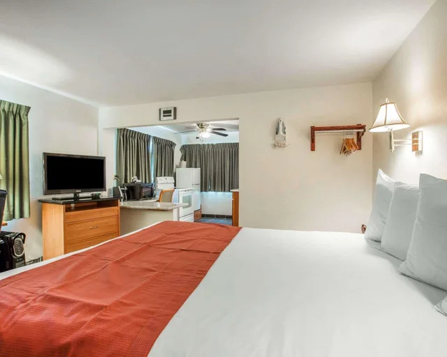 Efficiency, Queen Bed، Rodeway Inn Newport OR 2/2