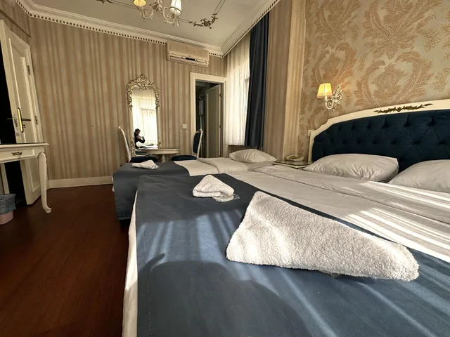 غرفة قياسية ثلاثية بسرير مزدوج وسريرين منفصلين، Alyon Hotel Taksim 2/3