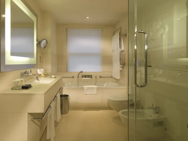 Junior Suite, King Bed, Browns Hotel, a Rocco Forte Hotel 2/2