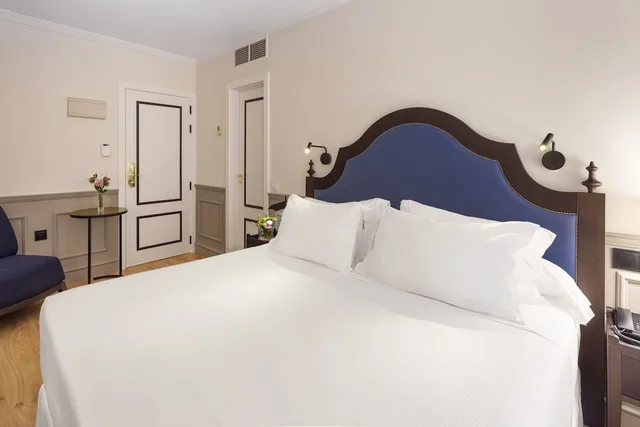 Single, Double Bed, Courtyard View, H10 Corregidor Boutique Hotel 4/6