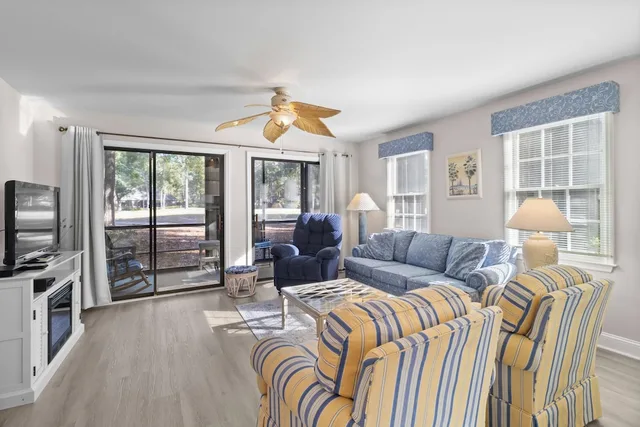 Plantation, Suite, Queen Bed، Litchfield Beach Golf Resort 4/10