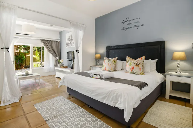 1 Bedroom, Silver Moon, Family, King Bed, Sofa، Caza Beach Guesthouse 1/5