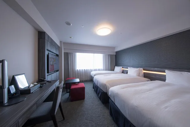 غرفة ثلاثية بسريرين منفصلين مع أريكة، Richmond Hotel Kumamoto Shinshigai 1/2
