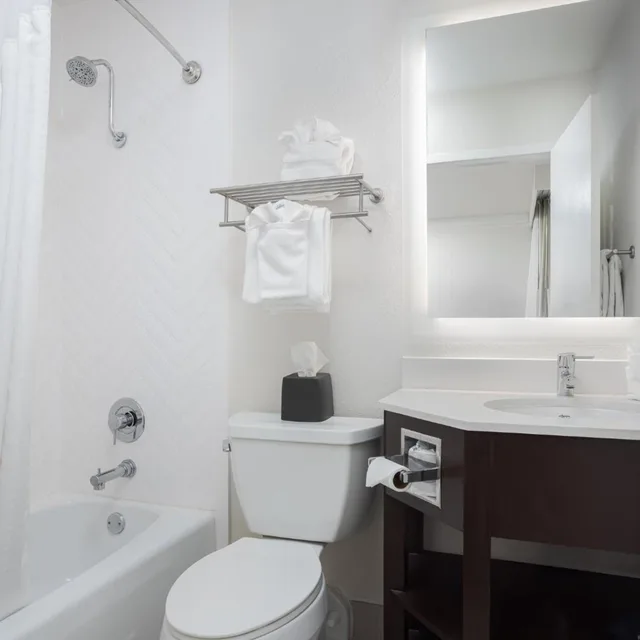 Suite, King Bed, Bunk Bed, Kids Friendly، Holiday Inn Oceanfront At Surfside Beach 3/4
