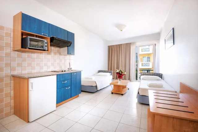 شقة، Kosta Palace City Hotel 4/7