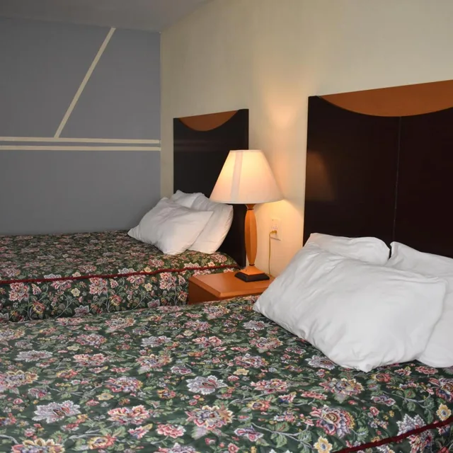 Standard, Double Bed, East Norwich Inn-Oyster Bay, Long Island, NY 3/10