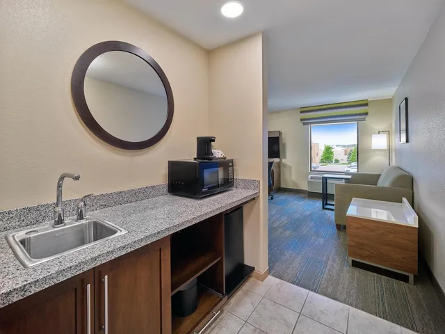 استوديو بسريرين كوين مع أريكة، HAMPTON INN OMAHA MIDTOWN-AKSARBEN AREA 10/10