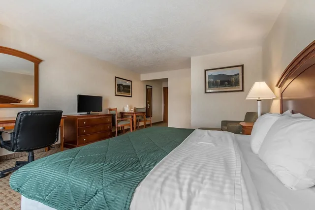 غرفة بسرير كينج، Baymont By Wyndham Fort Morgan 1/5