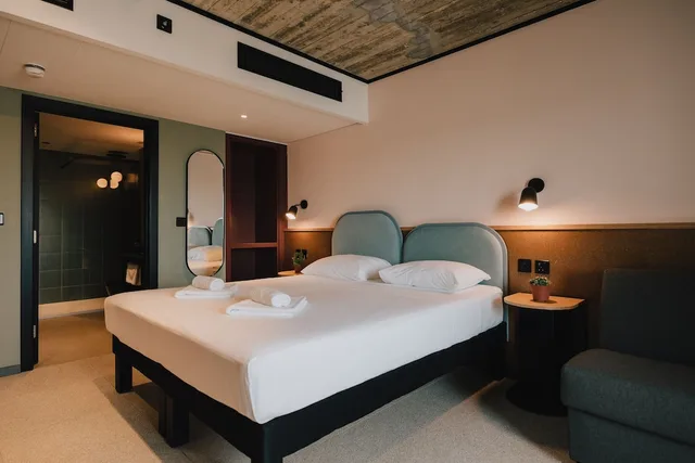 غرفة سوبيريور بسرير كينج بإطلالة على البحر، ibis Styles ST Pauls Bay Malta 1/8