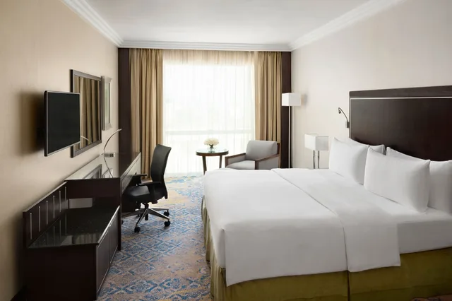 Standard, King Bed, Club Floor، فندق كراون بلازا جدة(Crowne Plaza Jeddah) 3/10