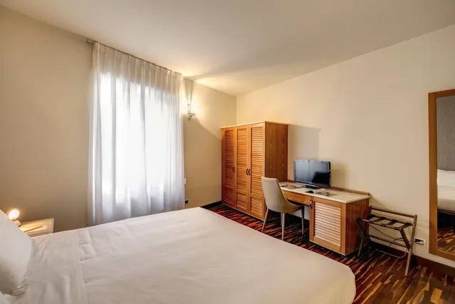غرفة بسرير مزدوج أو سريرين منفصلين، Albergo Firenze 6/10