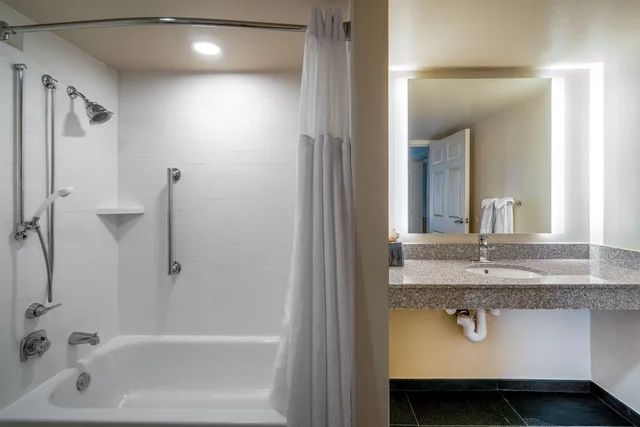 جناح استوديو بسرير كينج بمطبخ لذوي الإعاقة، Staybridge Suites Memphis-Poplar Ave East 4/5