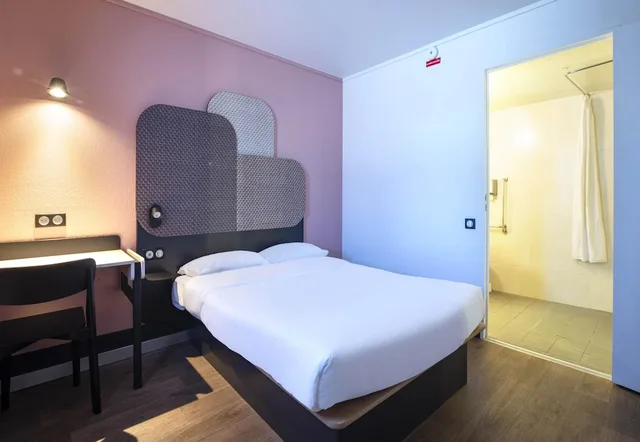 غرفة بسرير مزدوج لذوي الإعاقة، B&B HOTEL Avignon 1 2/6