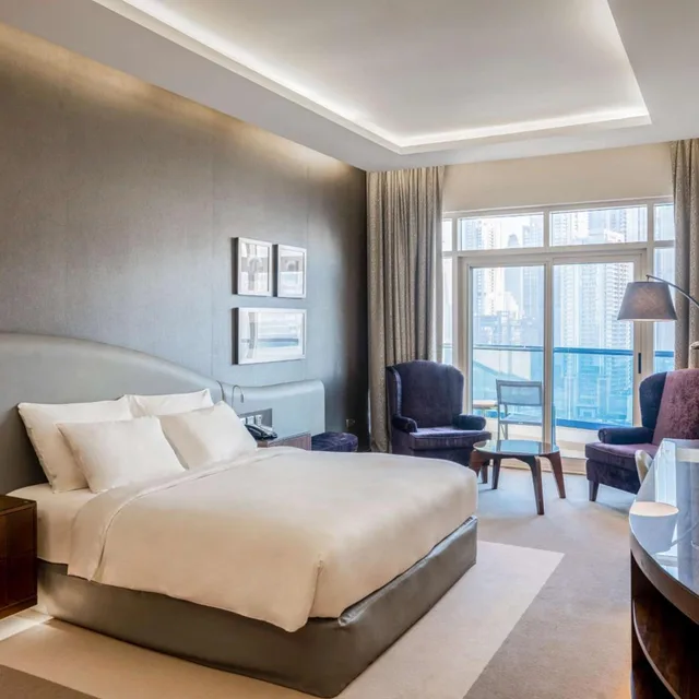 غرفة تنفيذية بسرير مزدوج مع دخول الصالة، Radisson Blu Hotel Dubai Waterfront 3/10