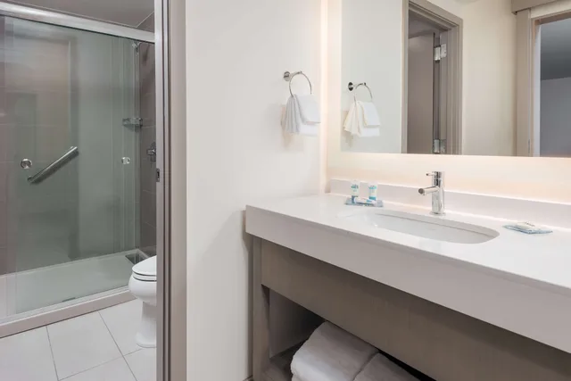 Room, 2 Queen Beds, Den، Hyatt House Chicago West Loop 2/2