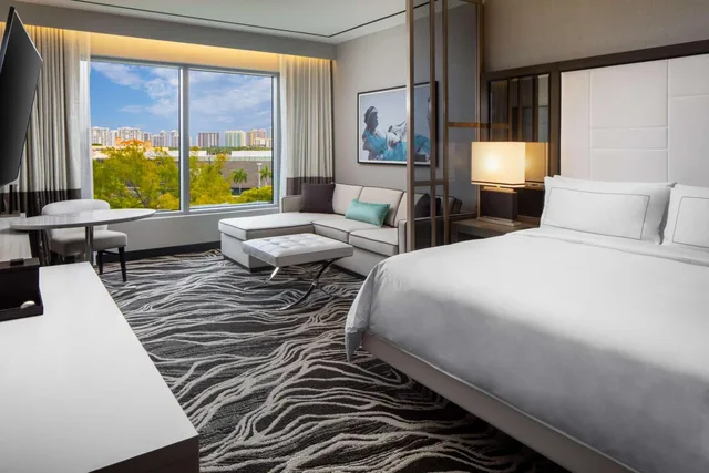 Pure, Wellness, King Bed, Sofa, Hilton Aventura Miami 2/3