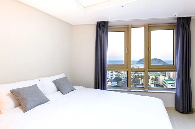 جناح جونيور بسرير مزدوج وسرير فردي بإطلالة على المدينة، Shin Shin Hotel Seogwipo 2/8