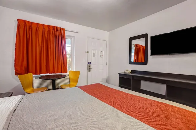 غرفة ديلوكس بسرير كوين للمدخنين، Motel6 Marysville, CA 3/4